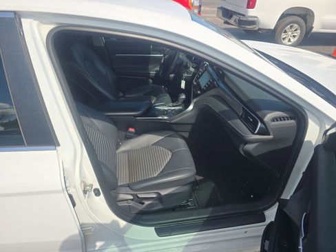 Used 2019 Toyota Camry SE image 14