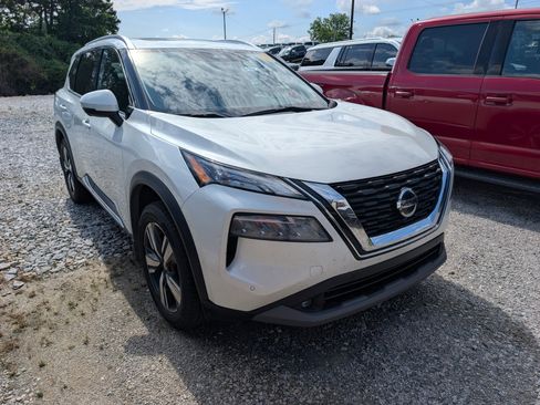 Used 2021 Nissan Rogue SL w/ Premium Package FWD image 2
