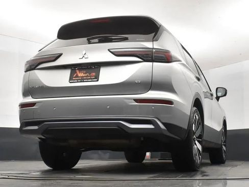 Used 2025 Mitsubishi Outlander SE image 13