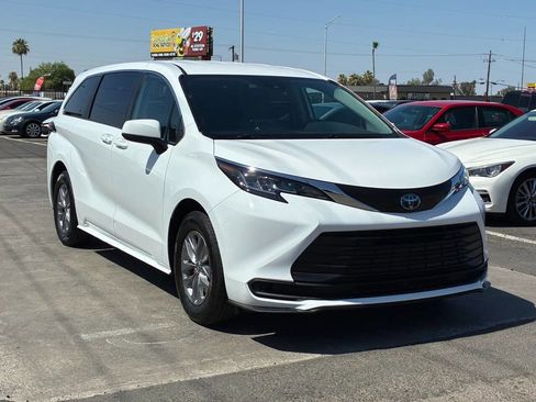 Used 2022 Toyota Sienna LE FWD image 11