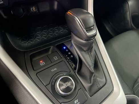 Used 2024 Toyota RAV4 SE AWD/4WD image 18