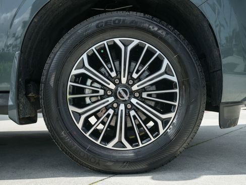 Used 2025 Nissan Armada Platinum image 27