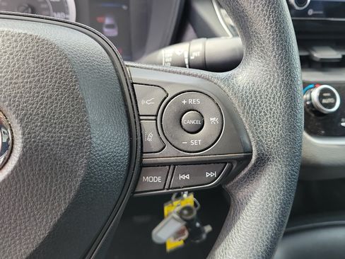 Used 2021 Toyota Corolla LE FWD image 19
