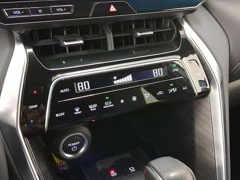 Used 2024 Toyota Venza Limited image 16