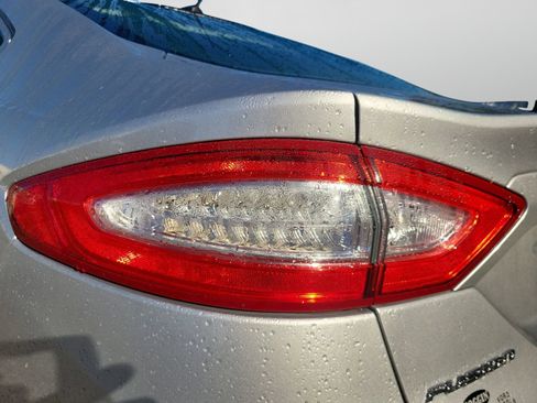 Used 2014 Ford Fusion SE w/ Equipment Group 202A image 6