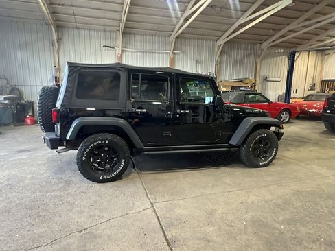 Used 2017 Jeep Wrangler Unlimited Sport AWD/4WD image 7