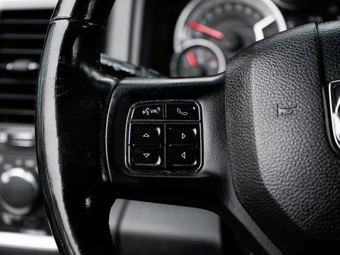 Used 2020 RAM 1500 Classic SLT w/ Luxury Group image 19