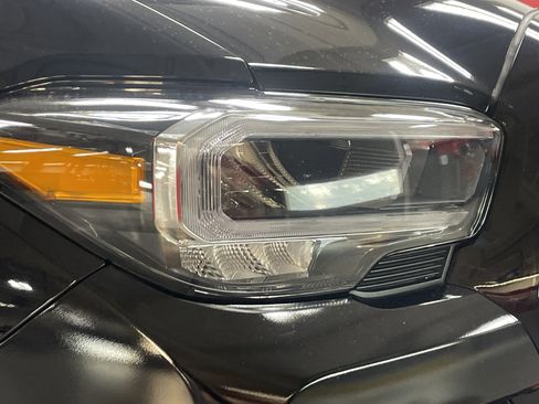 Used 2022 Toyota Tacoma Limited w/ Nightshade Package AWD/4WD image 5