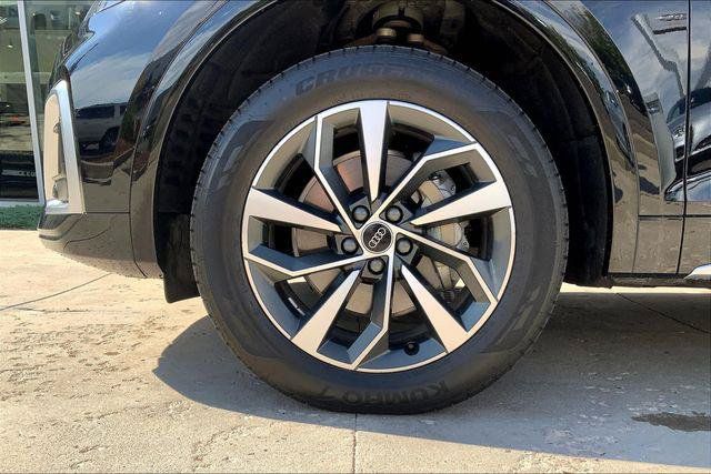 Certified 2025 Audi Q5 2.0T Premium Plus w/ Premium Plus Package AWD/4WD image 9