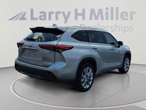 Used 2023 Toyota Highlander Limited AWD/4WD image 5