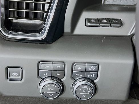 Used 2025 GMC Sierra 2500 Denali Ultimate image 9