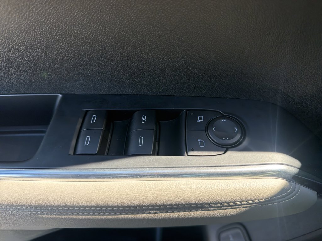 Used 2026 GMC Acadia Elevation w/ Elevation Premium Package FWD image 13