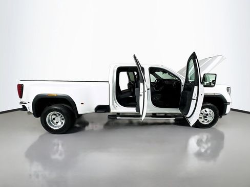 Used 2025 GMC Sierra 3500 Denali image 28