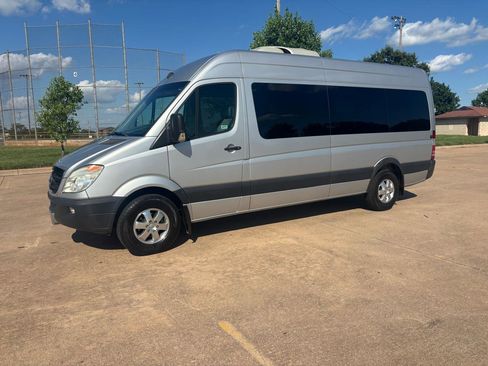 Used 2007 Dodge Sprinter 2500 w/ Cooling Group RWD image 2
