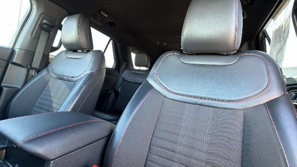 Used 2025 Ford Explorer ST-Line AWD/4WD image 11