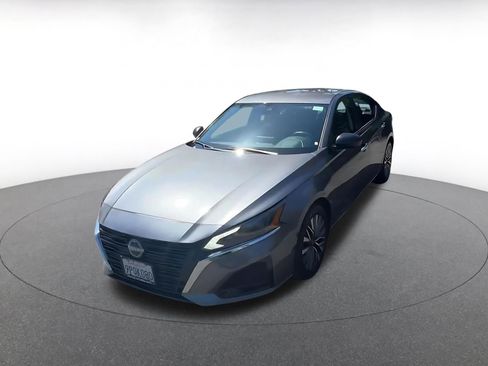 Used 2025 Nissan Altima 2.5 SV FWD image 7