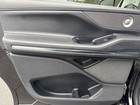 Used 2025 Lincoln Navigator L Reserve w/ Jet Appearance Package image 25