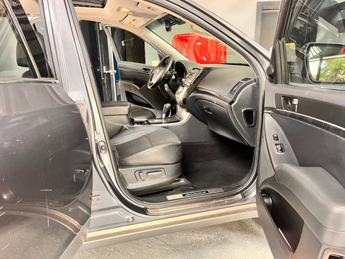 Used 2010 Hyundai Veracruz Limited FWD image 18