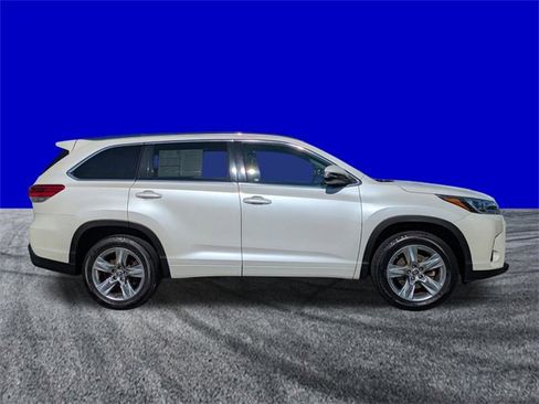Used 2019 Toyota Highlander Limited image 3