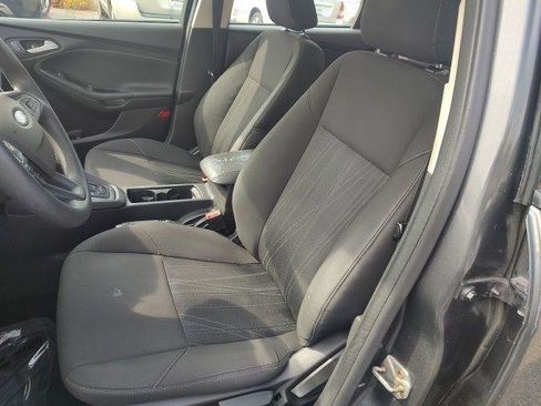 Used 2016 Ford Focus SE image 2