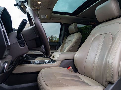 Used 2018 Ford Expedition Limited AWD/4WD image 17