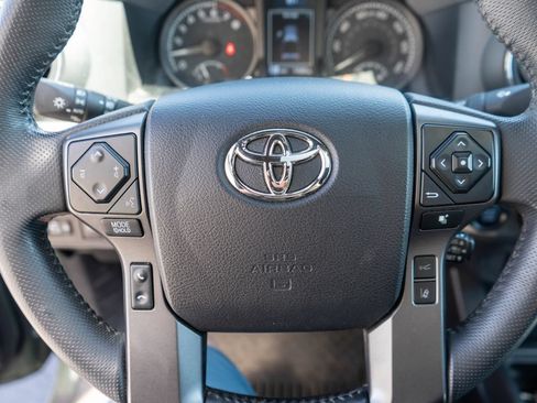 Used 2022 Toyota Tacoma TRD Off-Road AWD/4WD image 17
