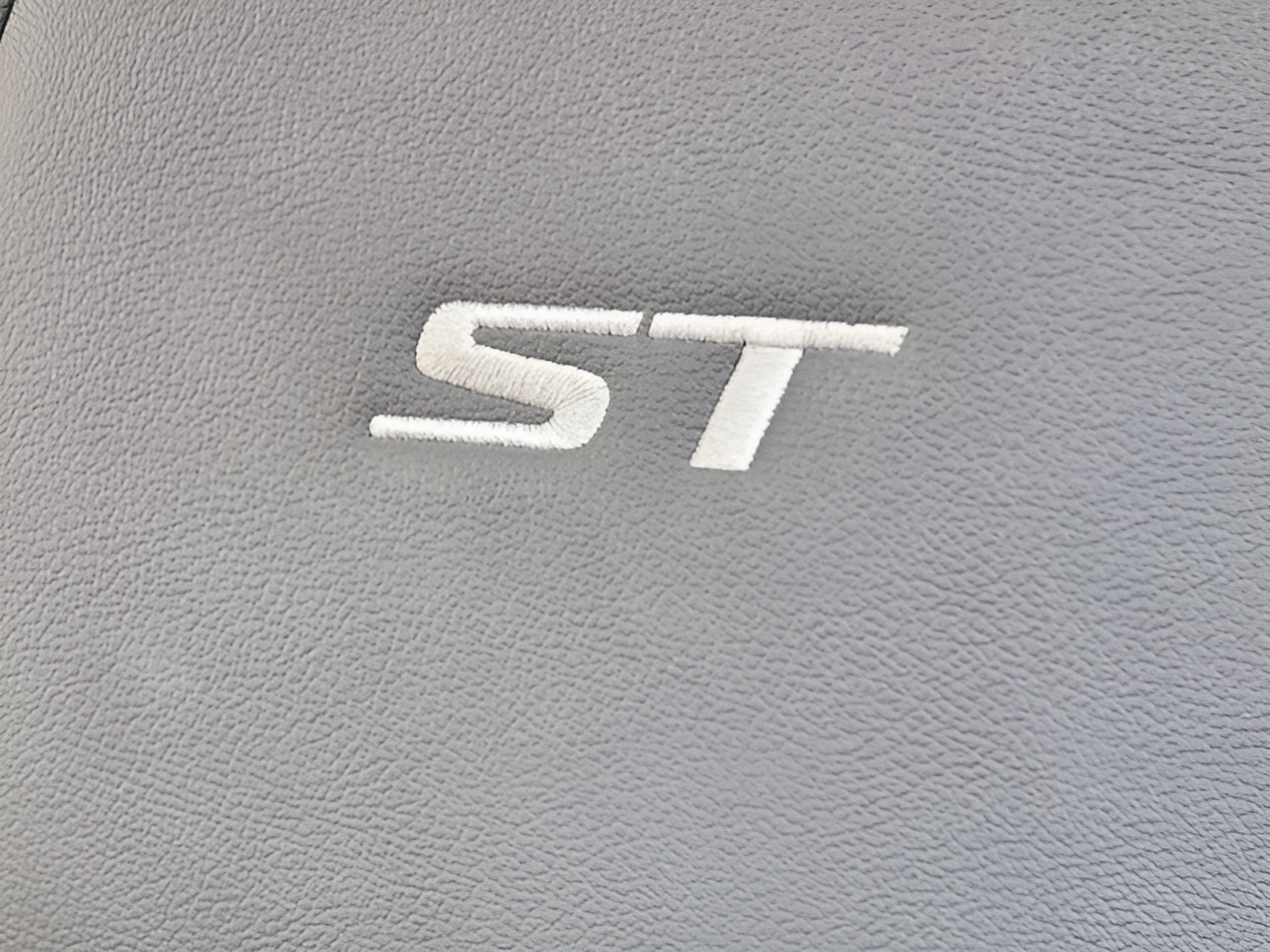 Used 2025 Buick Envista Sport Touring w/ Experience Buick Package FWD image 28