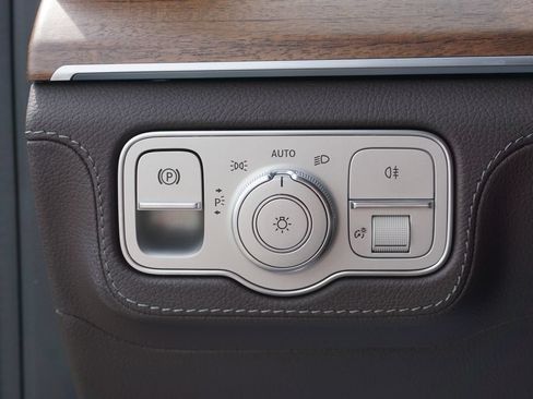 Certified 2023 Mercedes-Benz GLS 580 4MATIC image 33