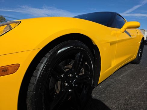 Used 2005 Chevrolet Corvette Coupe w/ Performance Handling Package image 39