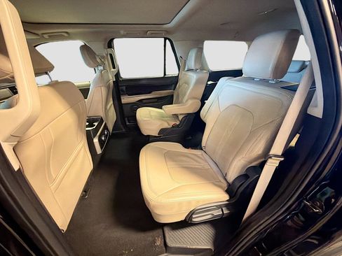 Used 2024 Ford Expedition Limited image 29