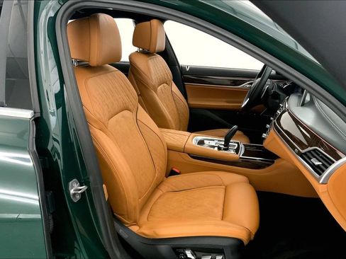 Used 2022 BMW 750i xDrive w/ Luxury Rear Seating Package AWD/4WD image 6