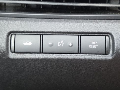 Used 2024 Nissan Altima 2.5 SV FWD image 15