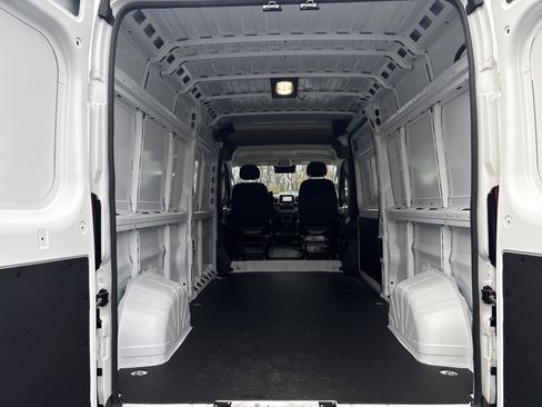 Used 2025 RAM ProMaster 2500 w/ Quick Order Package 22G SLT image 11