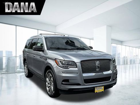 Certified 2023 Lincoln Navigator Reserve AWD/4WD image 1