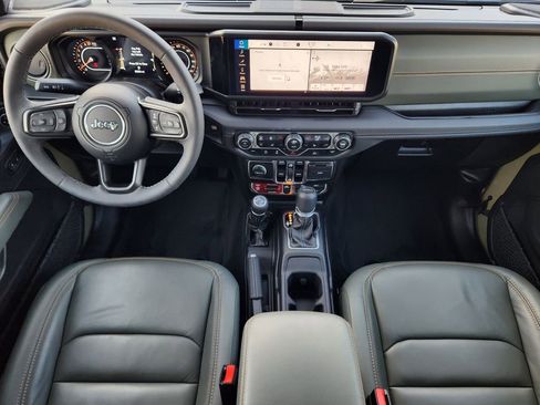 Used 2025 Jeep Gladiator Mojave w/ Convenience Group AWD/4WD image 24