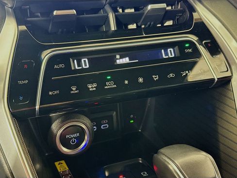 Certified 2024 Toyota Venza Nightshade image 15