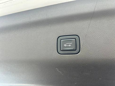 Used 2022 Chevrolet Tahoe LT w/ Luxury Package RWD image 20