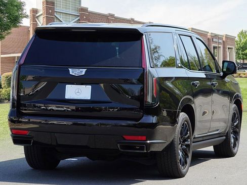 Used 2022 Cadillac Escalade Sport Platinum w/ LPO, ONYX Package image 6