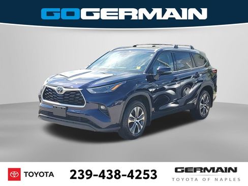 Used 2022 Toyota Highlander XLE AWD/4WD image 1
