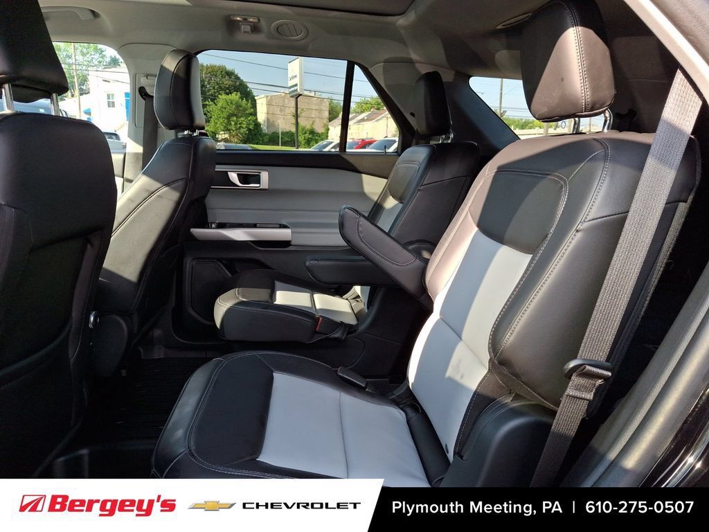 Used 2023 Ford Explorer XLT w/ Equipment Group 202A AWD/4WD image 12