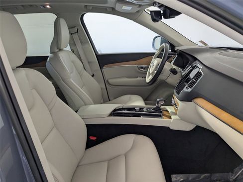 Used 2022 Volvo XC90 T6 Momentum w/ Advanced Package image 27