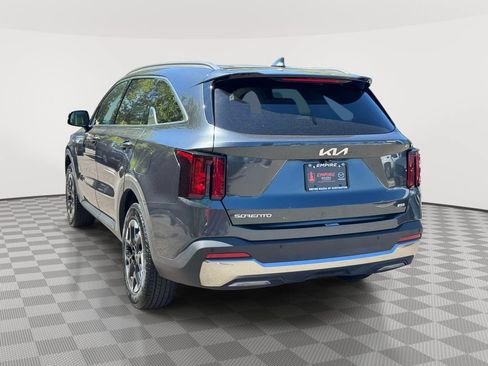 Used 2024 Kia Sorento S AWD/4WD image 4