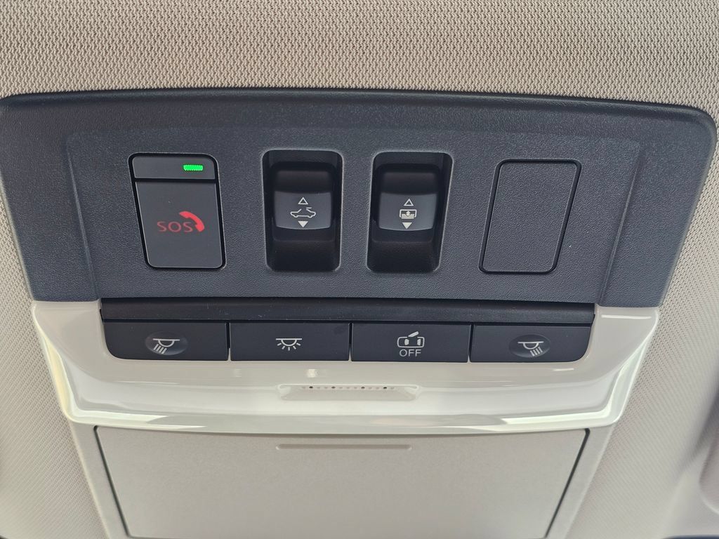 Used 2024 Nissan Pathfinder Platinum AWD/4WD image 18