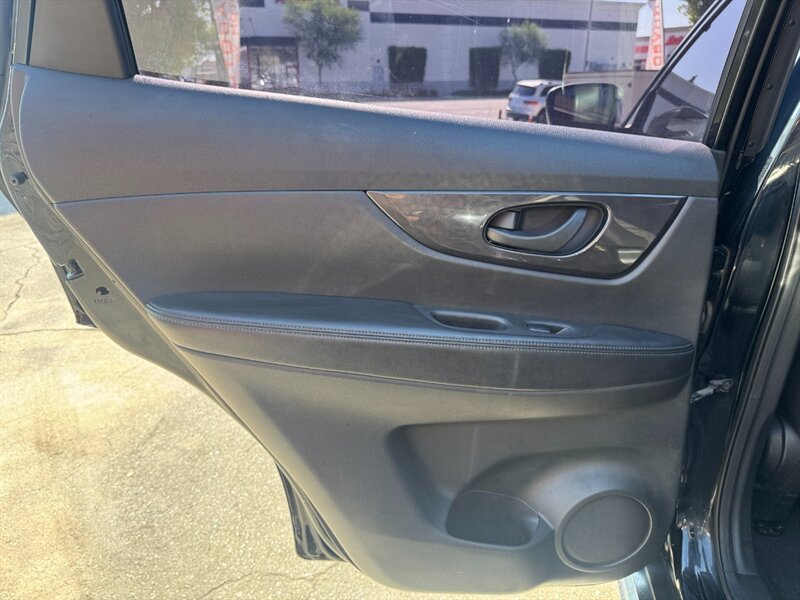 Used 2020 Nissan Rogue S FWD image 26