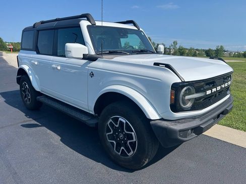 Used 2022 Ford Bronco Outer Banks AWD/4WD image 2