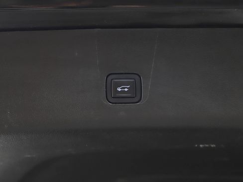 Used 2020 Chevrolet Traverse LT AWD/4WD image 17