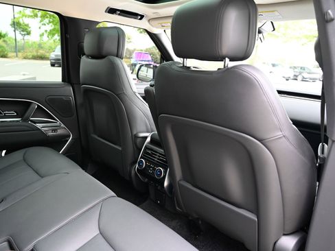 Used 2025 Land Rover Range Rover SE AWD/4WD image 47