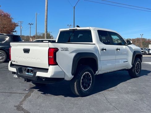 Used 2024 Toyota Tacoma TRD Off-Road image 7