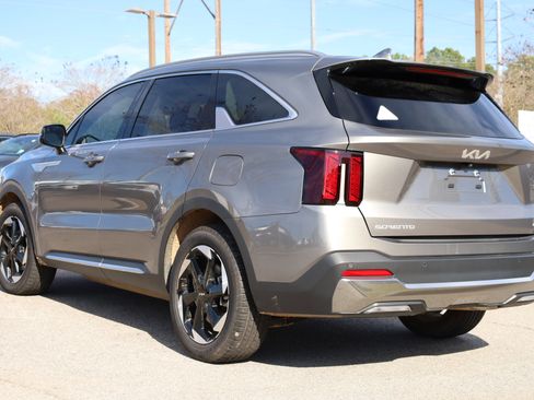 Used 2025 Kia Sorento EX image 3
