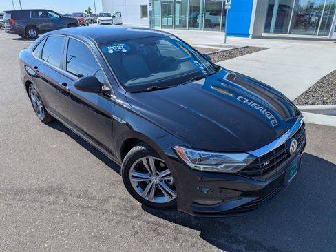 Used 2021 Volkswagen Jetta R-Line FWD image 3